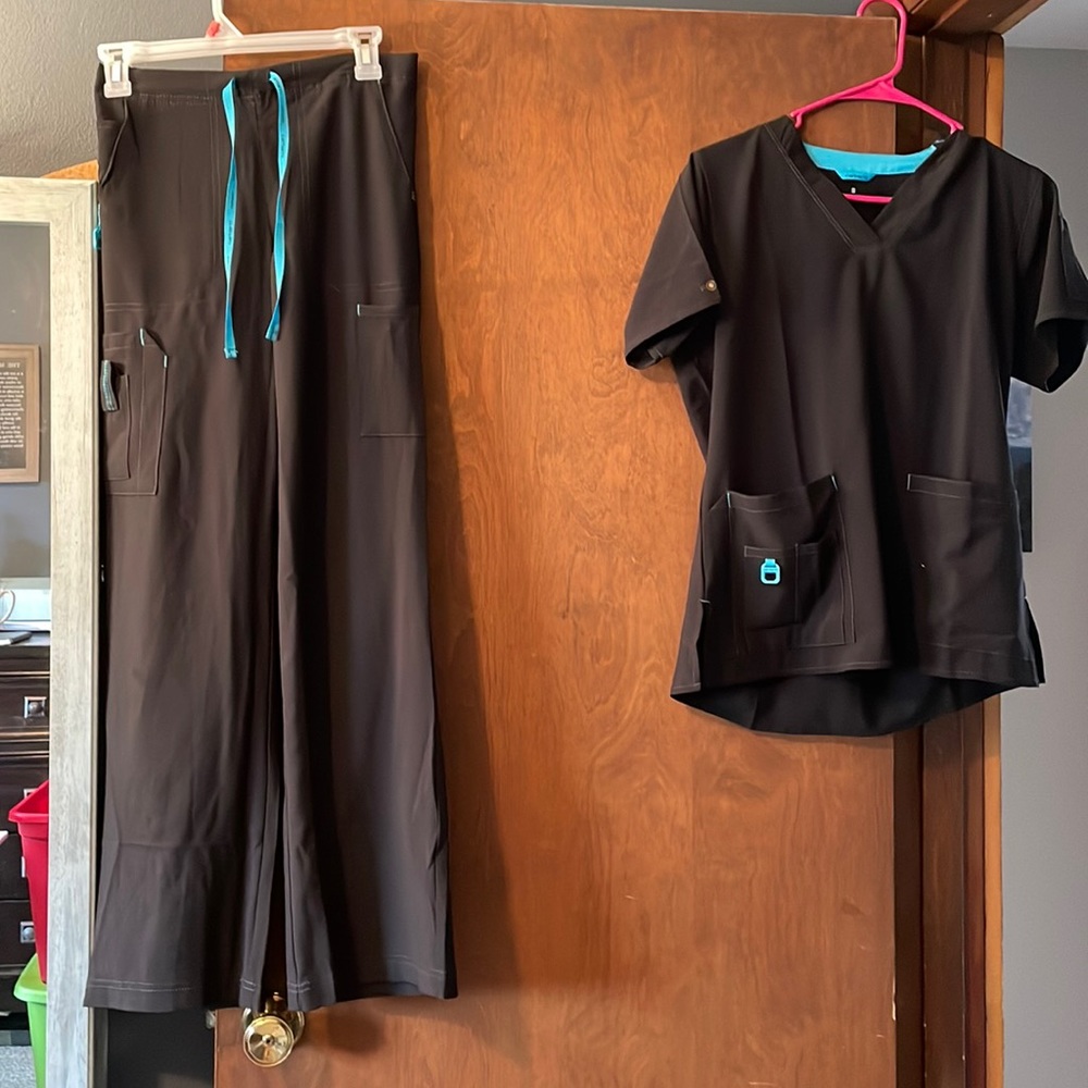Carhartt scrub set